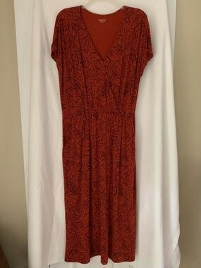 Garnet Hill rust 'Shelby Knit Maxi Dress' with tropical leaf pattern